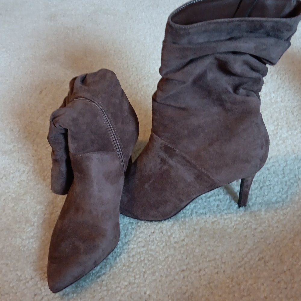 Sude Chinese laundry sz 8